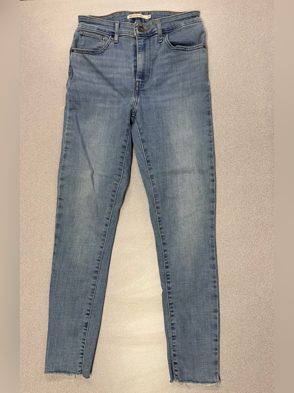 Levi's 721 Women's Light Wash Skinny Jeans with Decorative Pocket and Frayed Hem